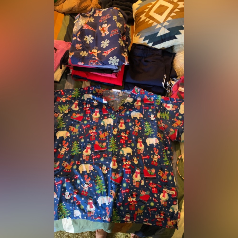 Scrub top bundle - Picture 7 of 10